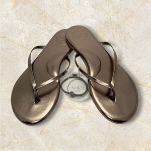 NWT Solei Sea Indie Flip-Flop Sandals in Metallic Pewter Sizes 8, 9, 10
